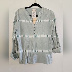 Hem & Thread V-neck Sage Tie-Dye Top Roll 3/4 Sleeves